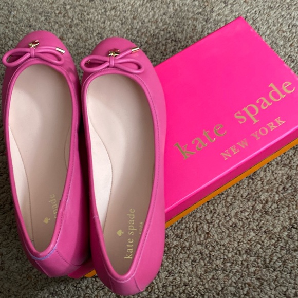 Beautiful and Fun Kate Spade Flats - Picture 1 of 5